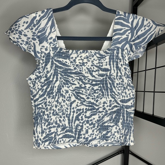 Crop Top Juniors Size Small - Picture 2 of 3